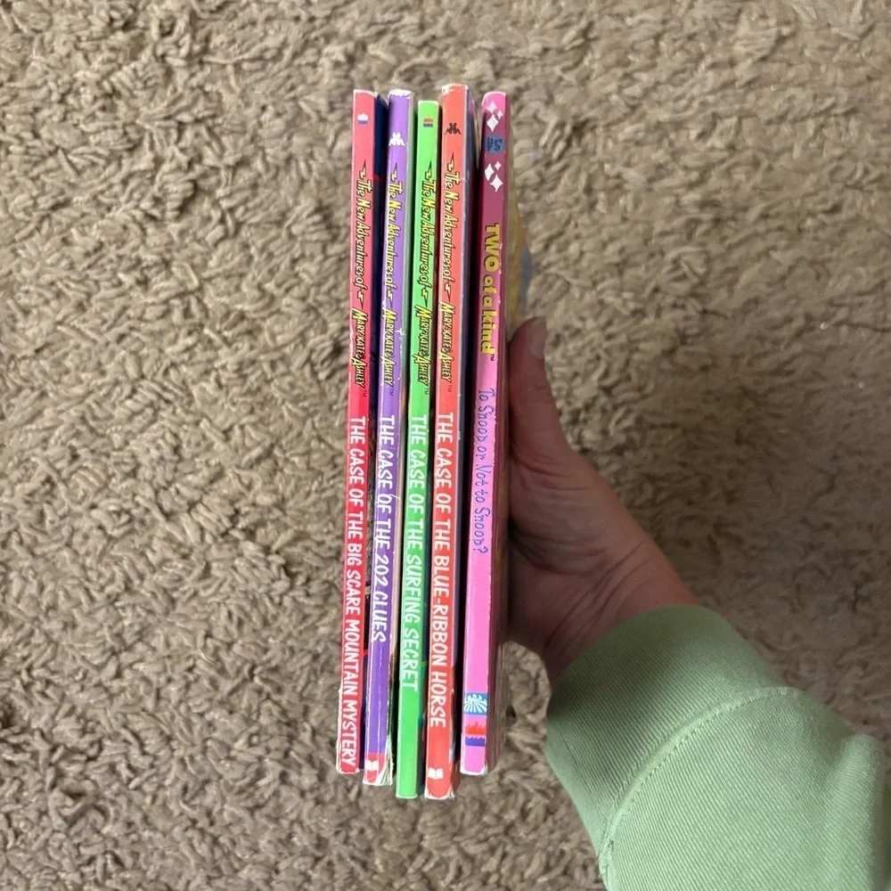 Vintage New Adventures of Mary Kate & Ashley Two of a Kind Book Bundle Lot